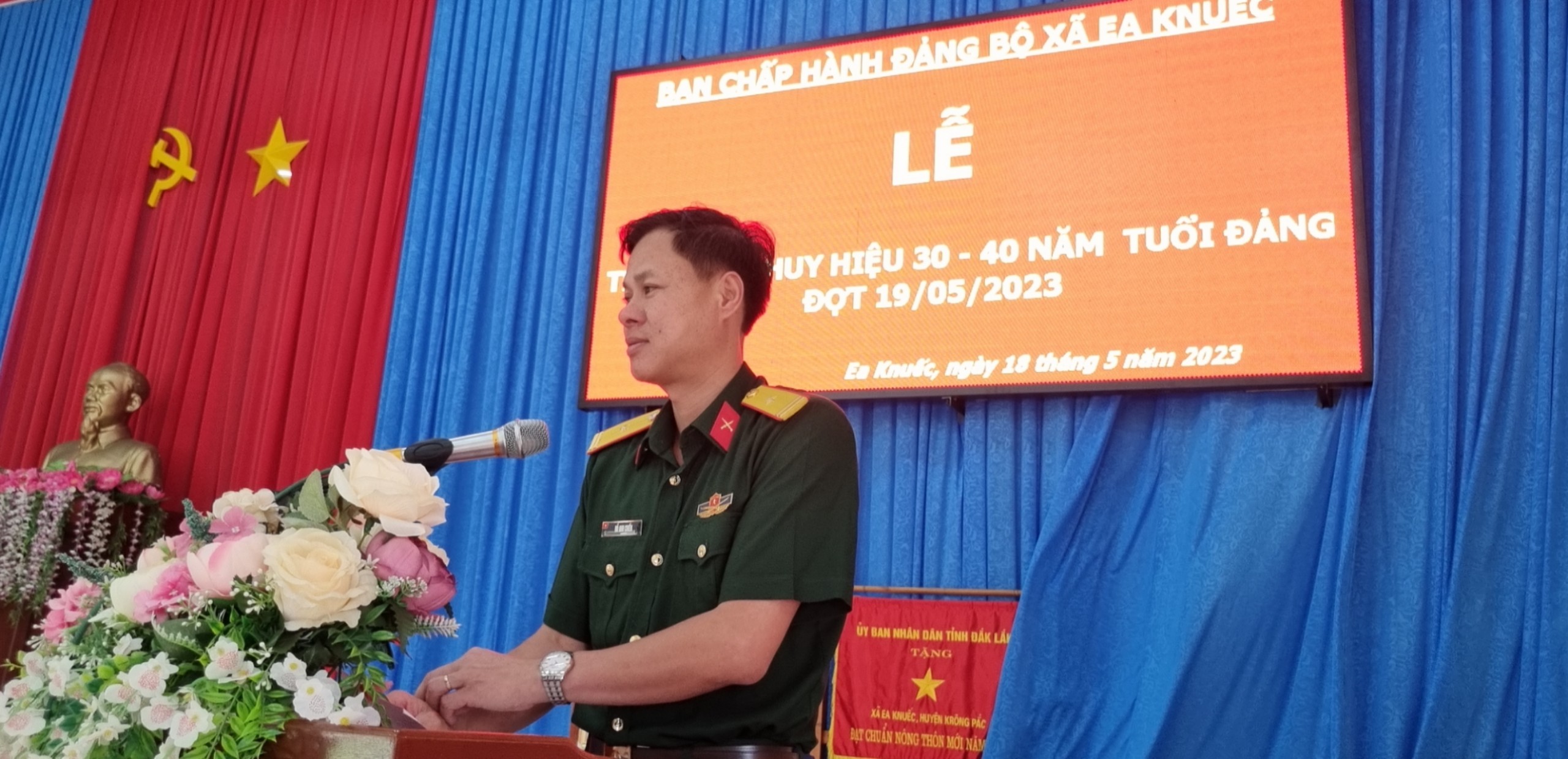 Huy hiệu 19.5 3